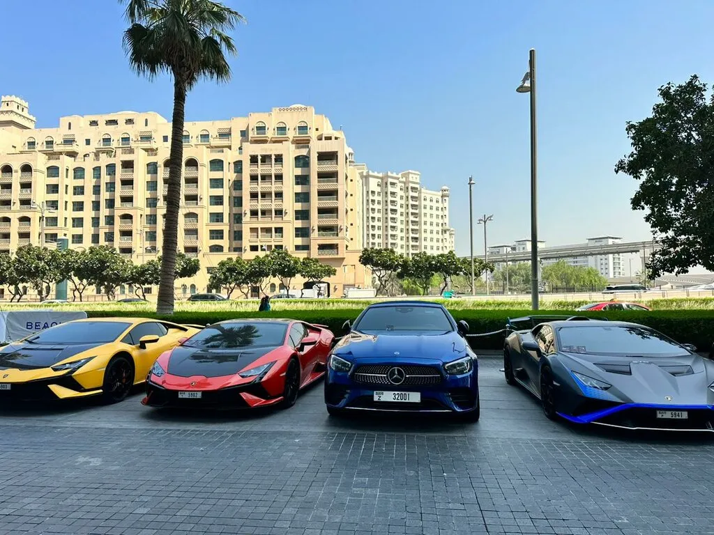 Renting a Car vs. Taxi in Dubai: Which Option is Best for You?